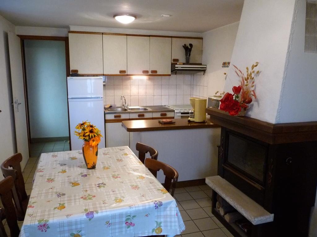 Gite Les Hirondelles Plombieres-les-Bains Bagian luar foto