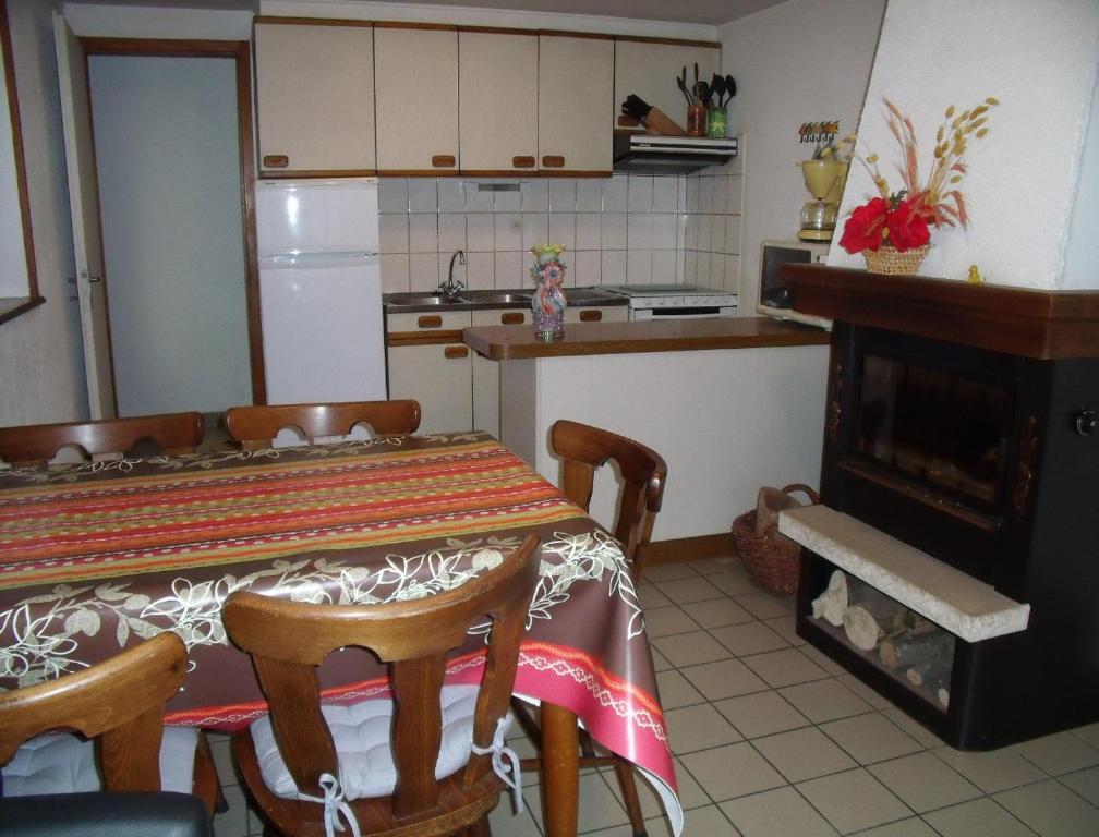 Gite Les Hirondelles Plombieres-les-Bains Bagian luar foto