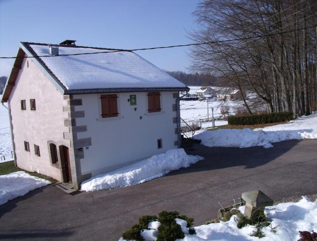 Gite Les Hirondelles Plombieres-les-Bains Bagian luar foto